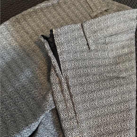 H&M Women's Gray Patterned Cropped Pants - Picture 3 of 6